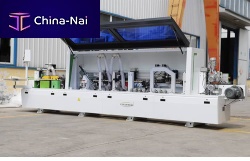 Automatic edge-banding machine for panelsfor woodwith glue applicator