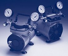 Piston vacuum pump lubricatedhigh-vacuum