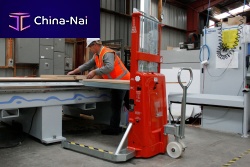 Semi-electric stacker truck Quikstak®walk-behind