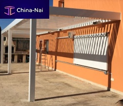 Self-supporting pergola wall-mountedwoodenwith mobile slats
