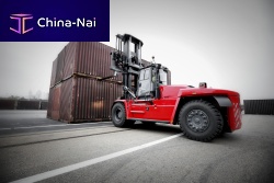 Forklift truck with combustion engine DCF180�520ride-on4-wheelfor heavy loads