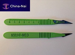 Plastic handle scalpel DI-132