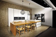 Contemporary kitchen BEGINNwood veneerlacquered woodstone