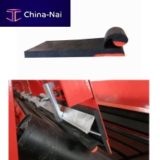 Conveyor skirt board