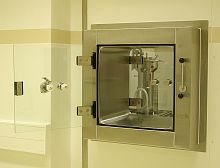 Clean room transfer hatch