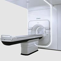 3D conformational radiation therapy linear particle accelerator hypofractionated radiation therapywith robotized positioning tablewith integrated MRI system