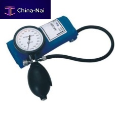 Hand-held sphygmomanometer 22 600 01with adult cuff