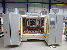 Horizontal rotary table for weldingloading