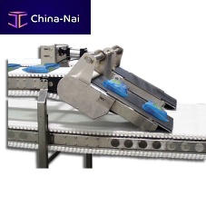 Vertical divider for conveyormultiplebelt