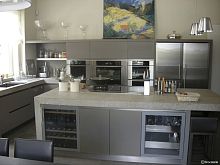 Contemporary kitchen TRADITIONAL STONE : VILLEBOIS STONEnatural stoneislandhandleless
