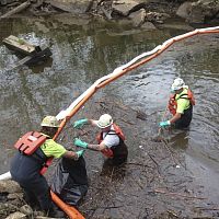 Containment boom RESPONSE floatingsheltered watersriver