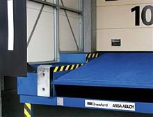 Manual dock leveler vertical
