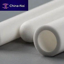 Fused cast refractory material