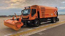 Airport sweeper TSAtruck-mounted