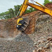 Crusher bucket BF90.3 S4for excavatorsfor mining