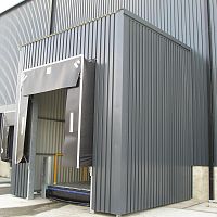 Truck dock shelter loading
