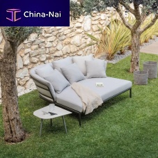 Contemporary daybed Ria Softfabricpainted aluminumpainted aluminum base