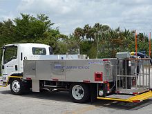 Self-propelled lavatory truck for airport