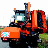 Tractor-mounted mower ACROBAT seriesfor runway
