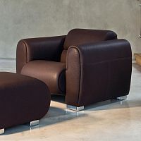 Contemporary club chair sumoleatherwith footrestbrown