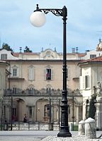 Urban lamp post GLOBE 500traditionalPMMAresin