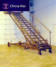 Fuselage access platform B7movablefixed