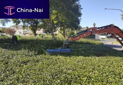 Hydraulic hedge trimmer for excavators