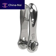 Halyard shackle for sailboats