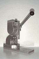 Hand eyeleting machine Mini 01_01bench-topautomatic feed