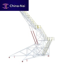 Fuselage access platform movableadjustable