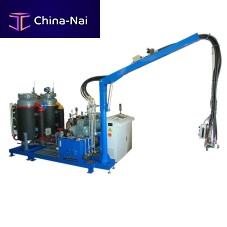 Polyurethane foam injection machine