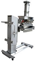 Linear weighing machine for bulk materialswith gravity feed