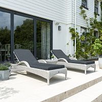 Traditional sun lounger Classic fabricsynthetic fiberwith armrests