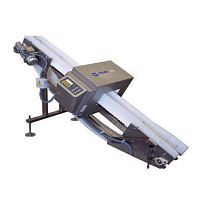 Integrated metal detector for conveyorfor the food industry