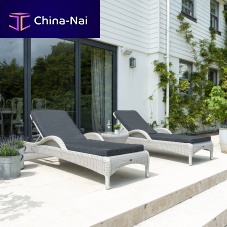Traditional sun lounger Classic fabricsynthetic fiberwith armrests