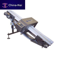 Integrated metal detector for conveyorfor the food industry