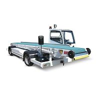 Self-propelled baggage belt loader for airport