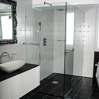 Glass shower cubicle with hinged doorsliding doorswing