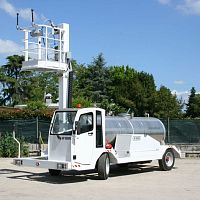 Self-propelled potable water truck AP D serieswith flow meterwith lift platformfor airport