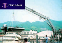Deck crane for ships