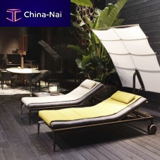 Contemporary sun lounger GEAoaksteelon casters
