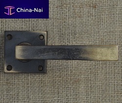 Door handle QUADRA : 01221bronzetraditionalsilver finish