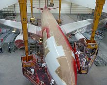 Fuselage access platform nosetailmovable