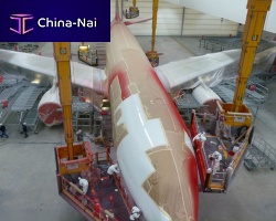 Fuselage access platform nosetailmovable