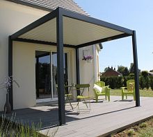 Self-supporting pergola BELIZEwall-mountedaluminumwith mobile slats