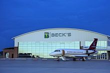 Folding hangar door