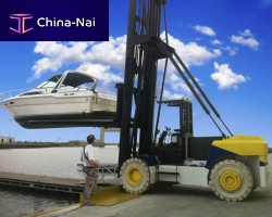 Harbor forklift