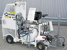 Self-propelled paint striping machine H11-1 for paintfor airport
