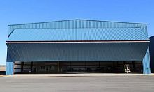 Folding hangar door