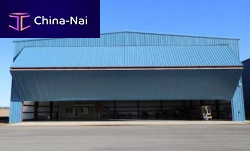 Folding hangar door
